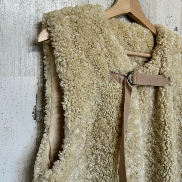 Anthropologie Akemi & Kin Alonna Cream Sherpa Teddy Vest One Size - Picture 4 of 12